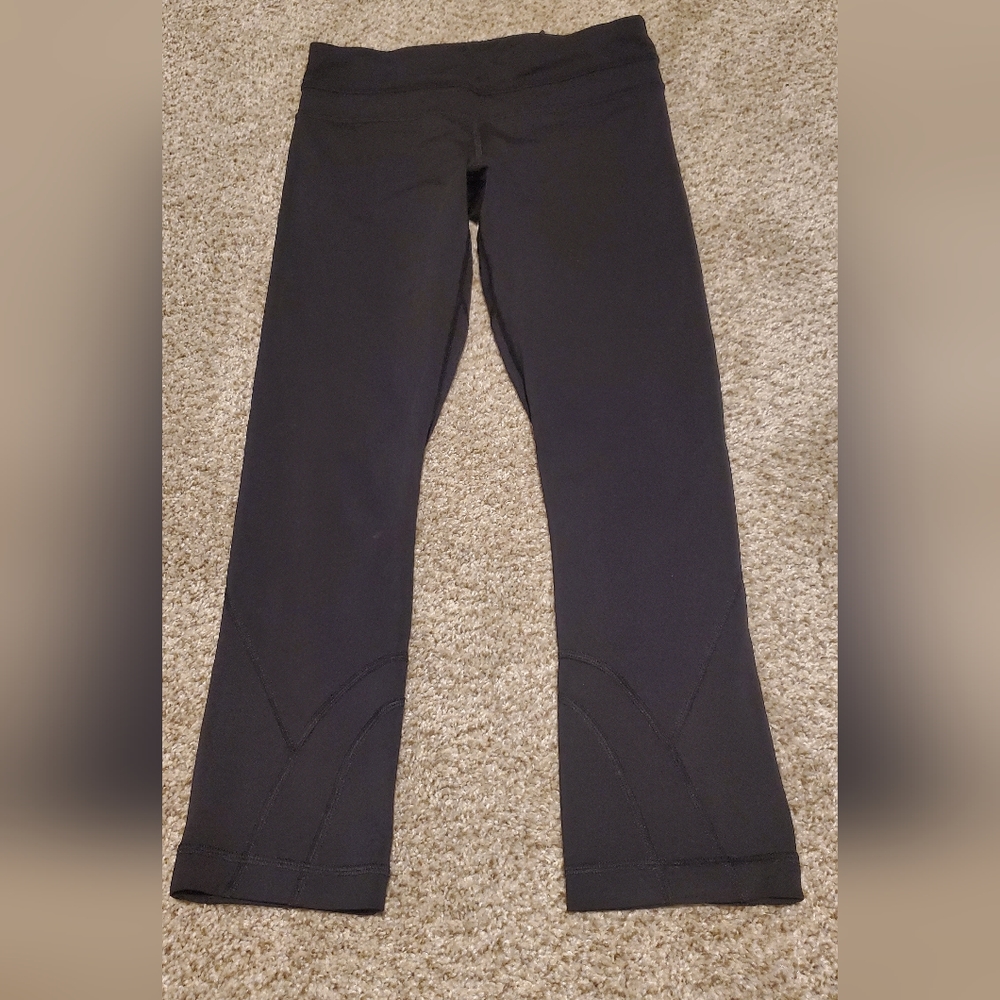 Lululemon black capris X5 size 4